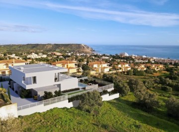 Nová luxusní vila s bazénem a výhledem na moře k prodeji, Praia da Luz, Algarve