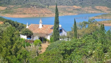 Malá farma s koupáním u přehrady na prodej, Barragem de Sta. Clara, Alentejo