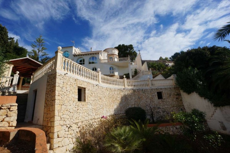 Krásná villa s výhledem na moře na prodej v Benisse