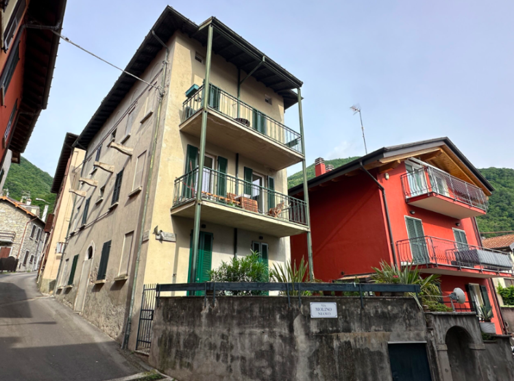 Apartmán po renovaci v San Siro jen 20 metrů od Lago di Como